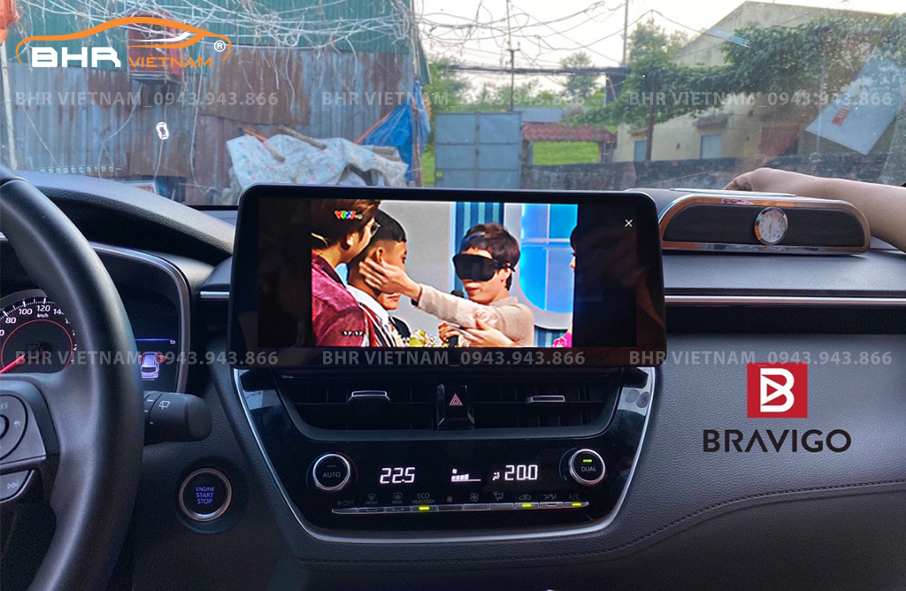 Giải trí Youtube, xem phim sống động trên màn hình DVD Android Bravigo Toyota Cross 2020 - nay