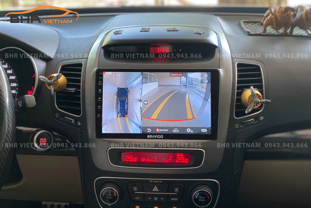 Hình ảnh quan sát từ camera sau trên màn hình DVD Bravigo Ultimate Kia Sorento 2014 - 2020