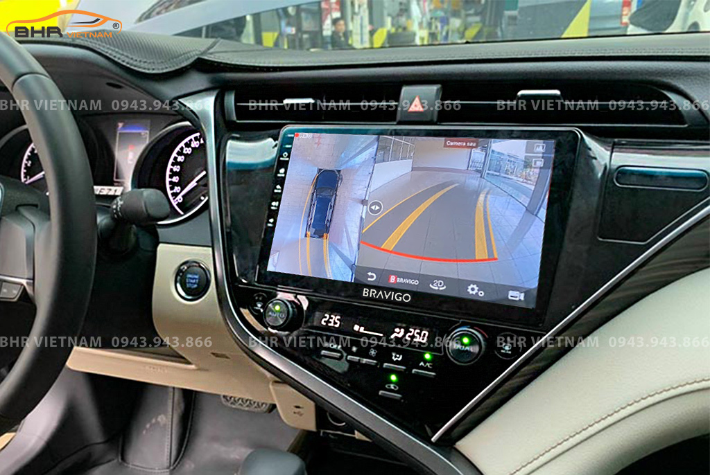 Hình ảnh quan sát từ camera sau trên màn hình DVD Bravigo Ultimate Toyota Camry 2019 - nay