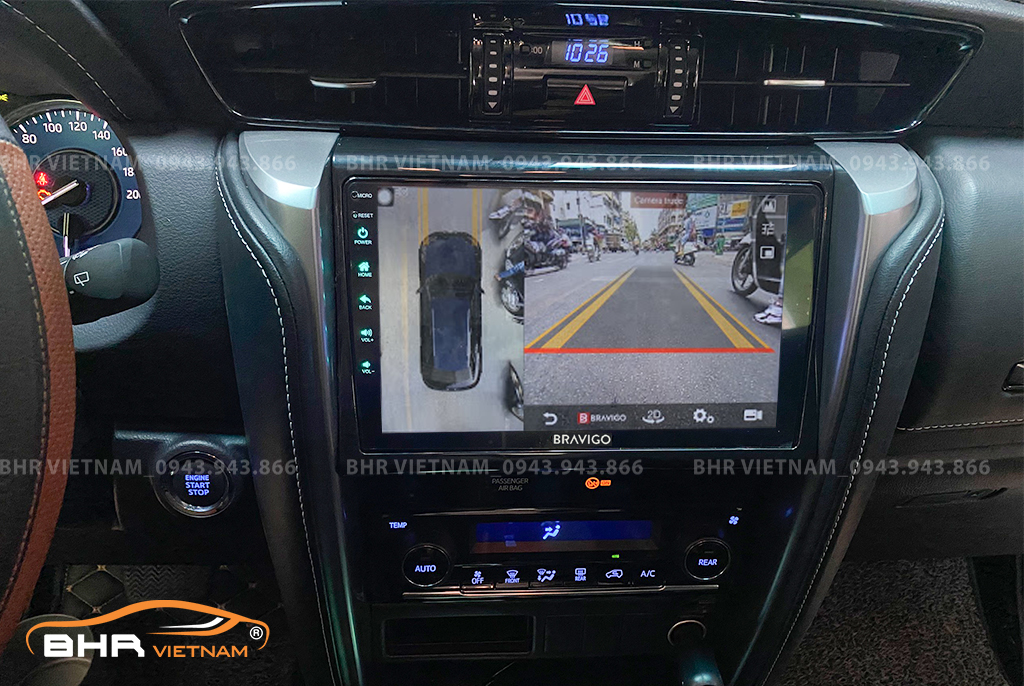 Hình ảnh quan sát camera trước màn hình DVD Bravigo Ultimate Toyota Fortuner 2017 - nay