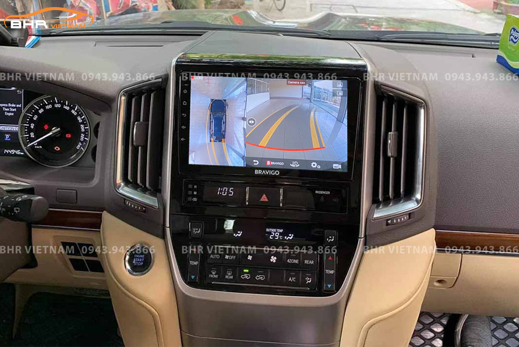 Hình ảnh quan sát từ camera sau trên màn hình DVD Bravigo Ultimate Toyota Land Cruiser 2016 - 2020
