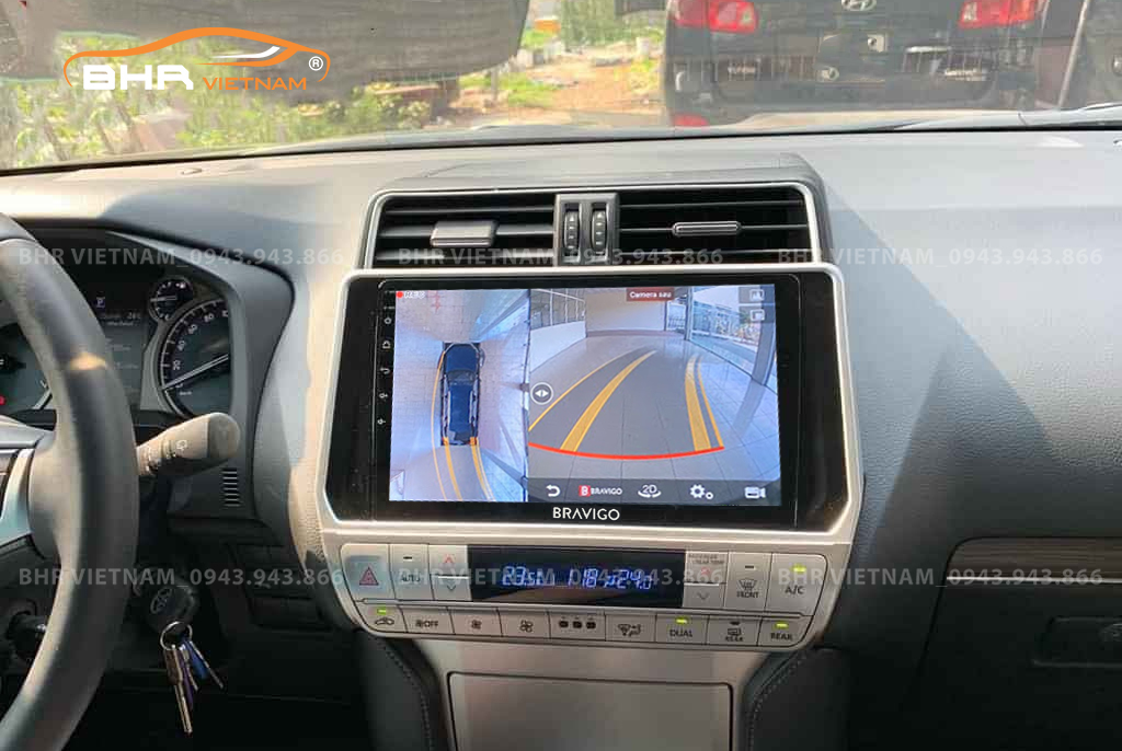 Hình ảnh quan sát camera trước màn hình DVD Bravigo Ultimate Toyota Land Cruiser Prado 2017 - nay