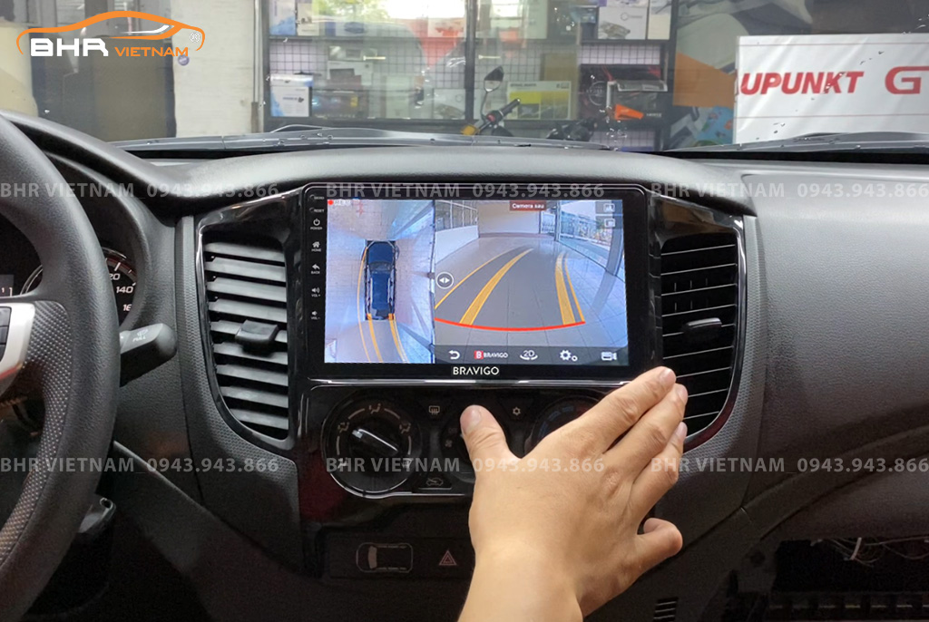 Hình ảnh quan sát từ camera sau trên màn hình DVD Bravigo Ultimate Mitsubishi Triton 2020 - nay