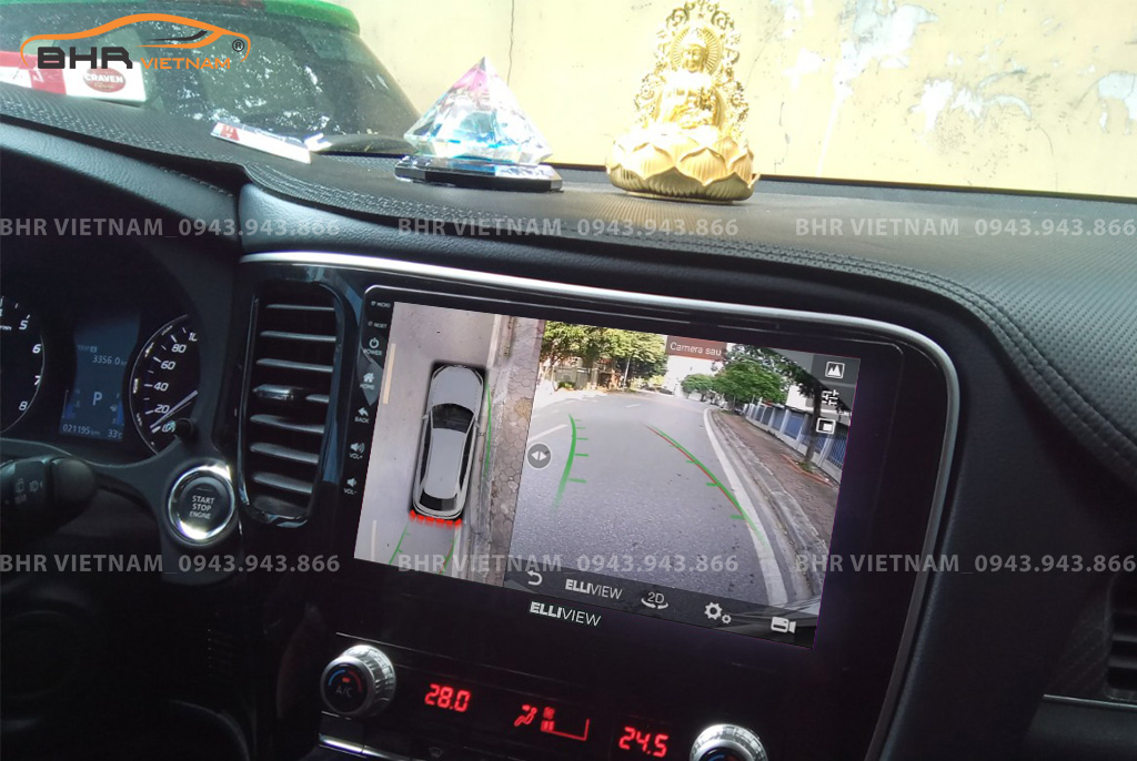 Hình ảnh quan sát từ camera sau Elliview S4 Luxury Mitsubishi Outlander 2020 - nay