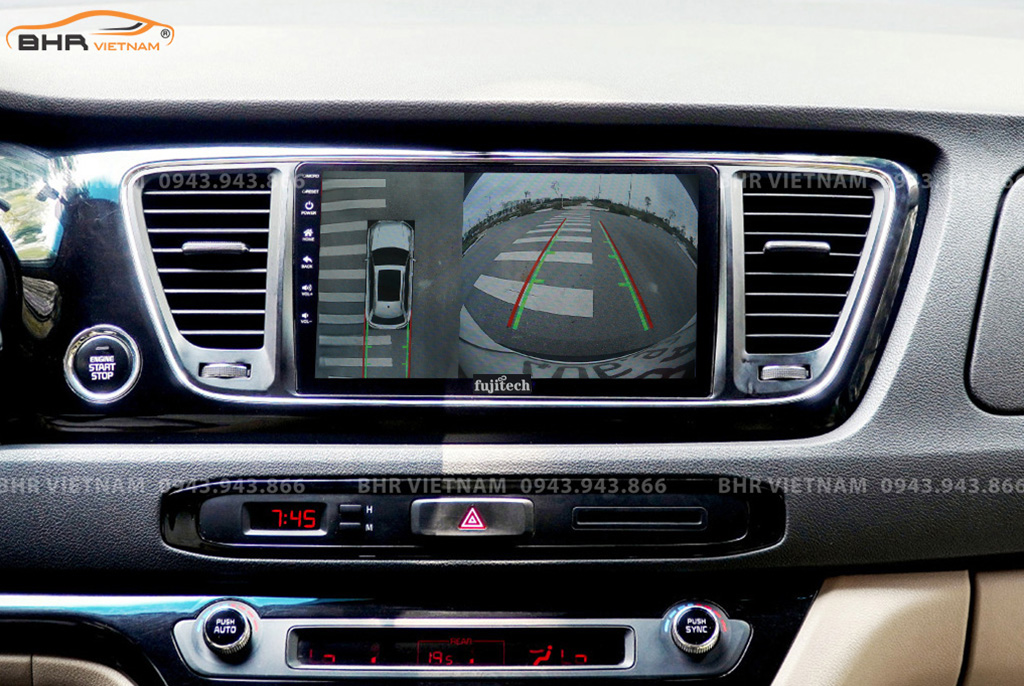 Hình ảnh quan sát từ camera sau trên màn hình DVD Fujitech 360 Kia Sedona 2015 - nay