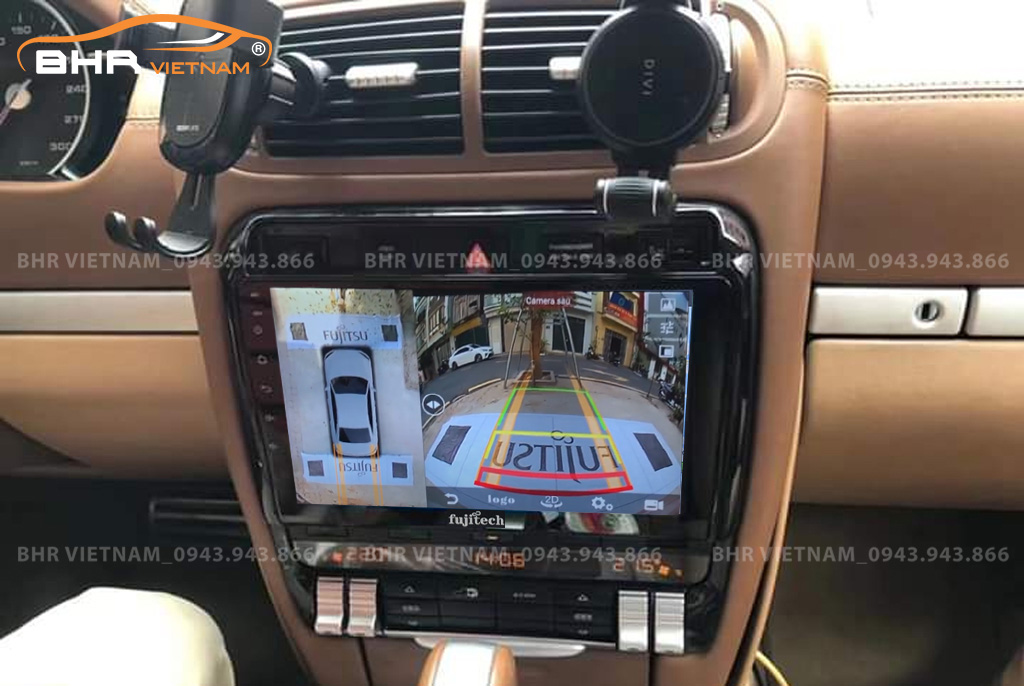 Hình ảnh quan sát từ camera sau trên màn hình DVD Fujitech 360 Porsch Cayenne 2003 - 2010