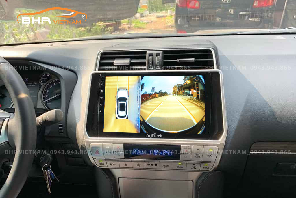 Hình ảnh quan sát camera trước màn hình DVD Fujitech 360 Toyota Land Cruiser Prado 2017 - nay