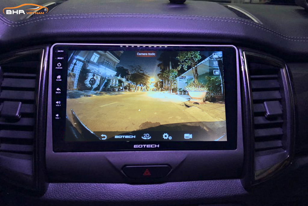 Hình ảnh quan sát phía trước màn hình DVD liền camera 360 Gotech GT360 Ford Everest 2016-nay