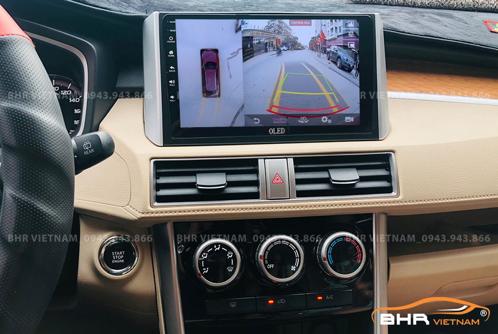 Hình ảnh quan sát từ camera sau trên màn hình DVD Oled C8S Mitsubishi Xpander 2018 - nay