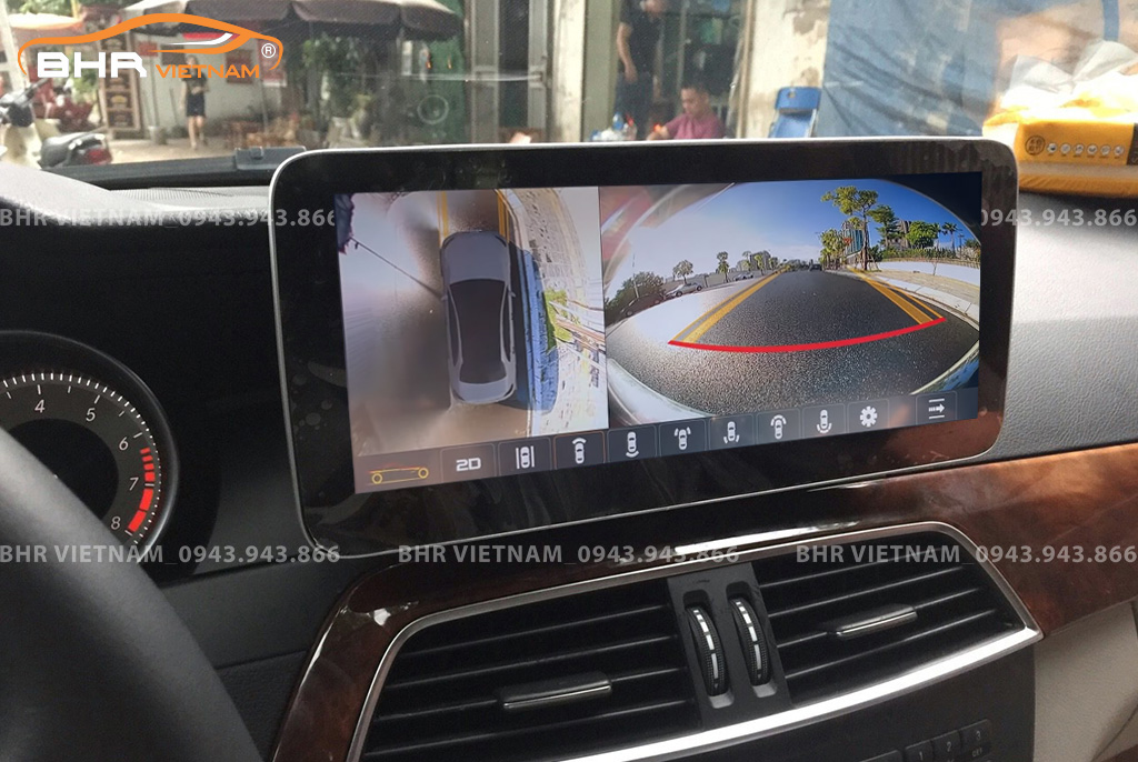 Hình ảnh quan sát từ camera sau trên màn hình DVD Oled Pro G68s Mercedes C Class 2011 - 2014