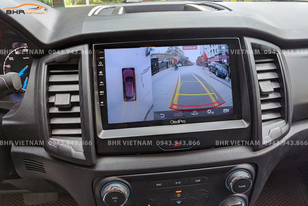 Hình ảnh quan sát từ camera sau trên màn hình DVD Oled Pro X5S Ford Ranger 2013 - nay