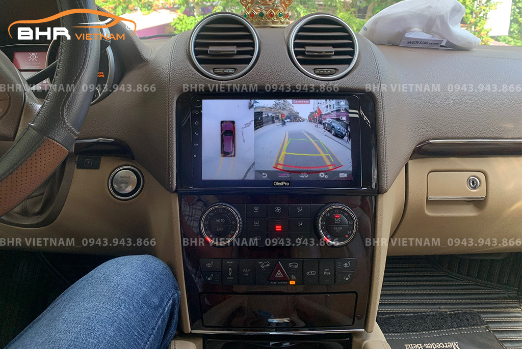 Hình ảnh quan sát từ camera sau trên màn hình DVD Oled Pro X5S Mercedes GL 2006 - 2013