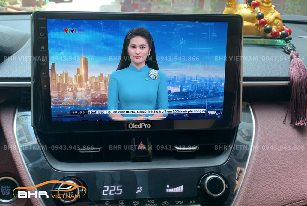 Giải trí Youtube, xem phim sống động trên màn hình DVD Oled Pro X5S Toyota Cross 2020 - nay