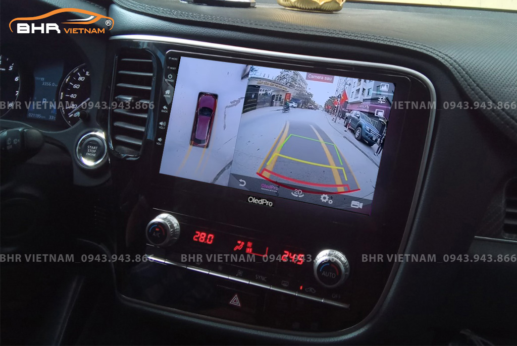Hình ảnh quan sát từ camera sau trên màn hình DVD Oled Pro X8S Mitsubishi Outlander 2020 - nay