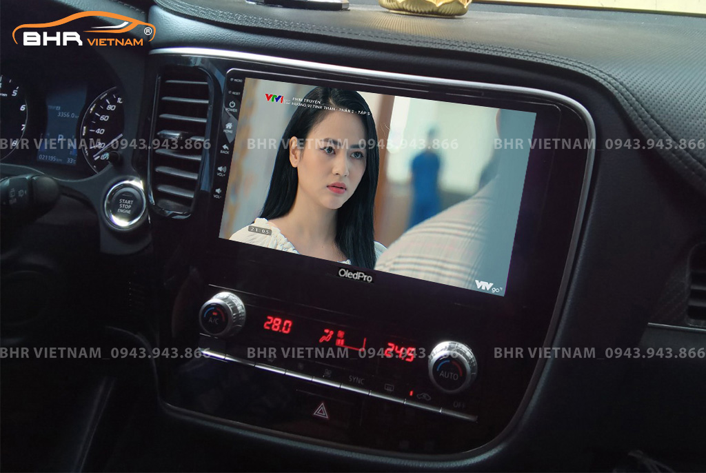 Giải trí Youtube, xem phim sống động trên màn hình DVD Oled Pro X8S Mitsubishi Outlander 2020 - nay