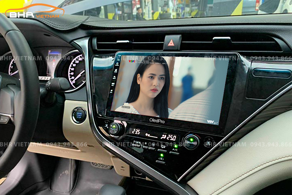 Giải trí Youtube, xem phim sống động trên màn hình DVD Oled Pro X8S Toyota Camry 2019 - nay