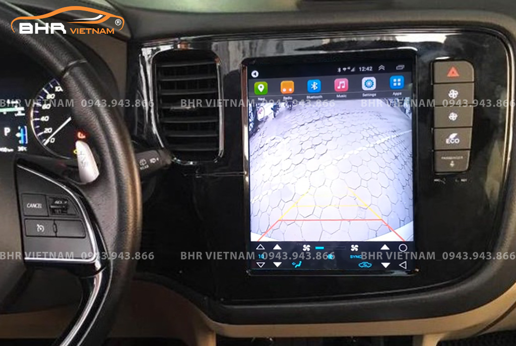 Màn hình DVD Tesla Mitsubishi Outlander 2016 - nay tích hợp camera lùi
