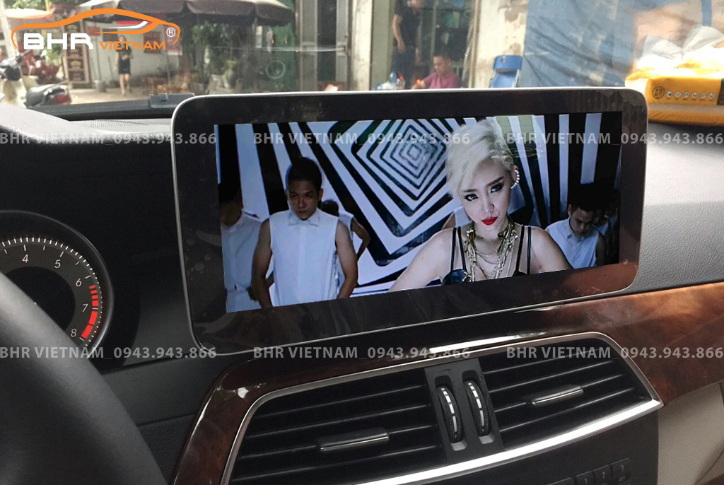 Giải trí Youtube, xem phim sống động trên màn hình DVD Android Flycar Mercedes C Class W204 (C200/ C250/ C300) 2011 - 2014