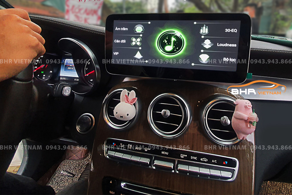 Trải nghiệm âm thanh sống động trên màn hình DVD liền camera 360 Flycar Mercedes GLC 2015 - 2019