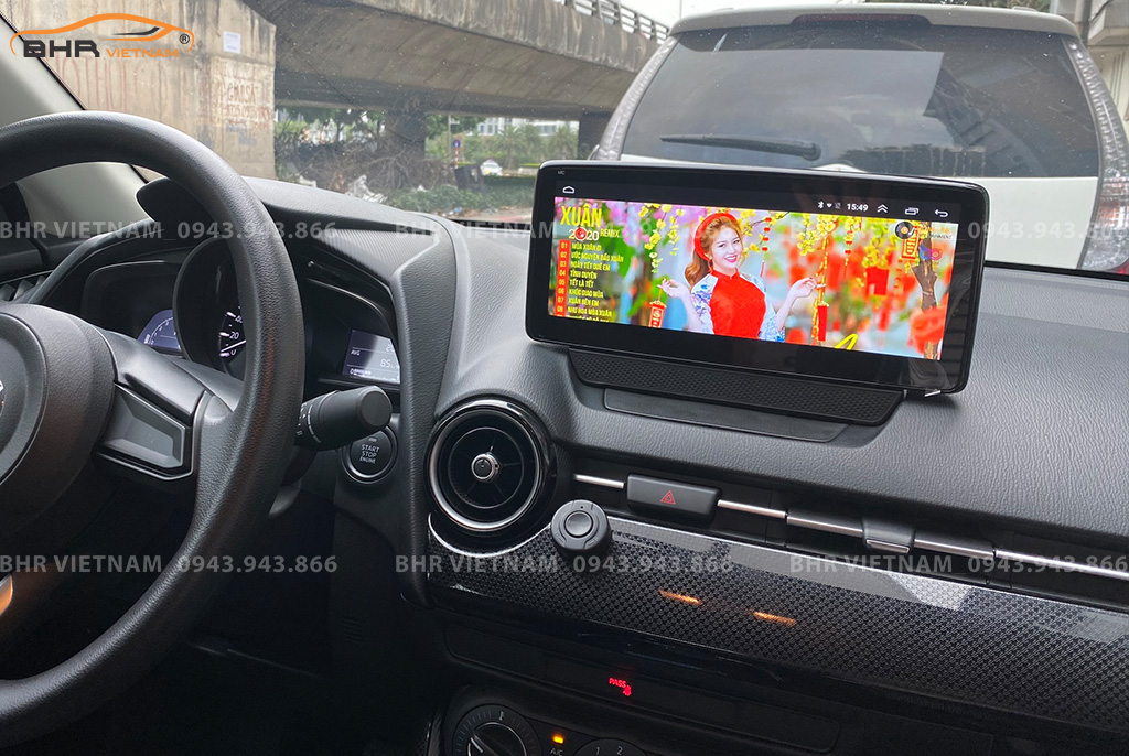 Giải trí Youtube, xem phim sống động trên màn hình Zestech nguyên khối Mazda 2 2015 - nay