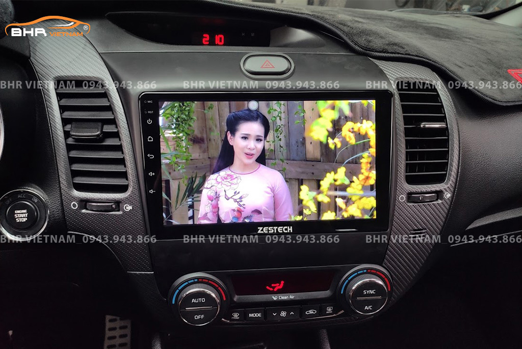 Giải trí Youtube, xem phim sống động trên màn hình Zestech Z800 Pro Kia Cerato 2013 - 2018