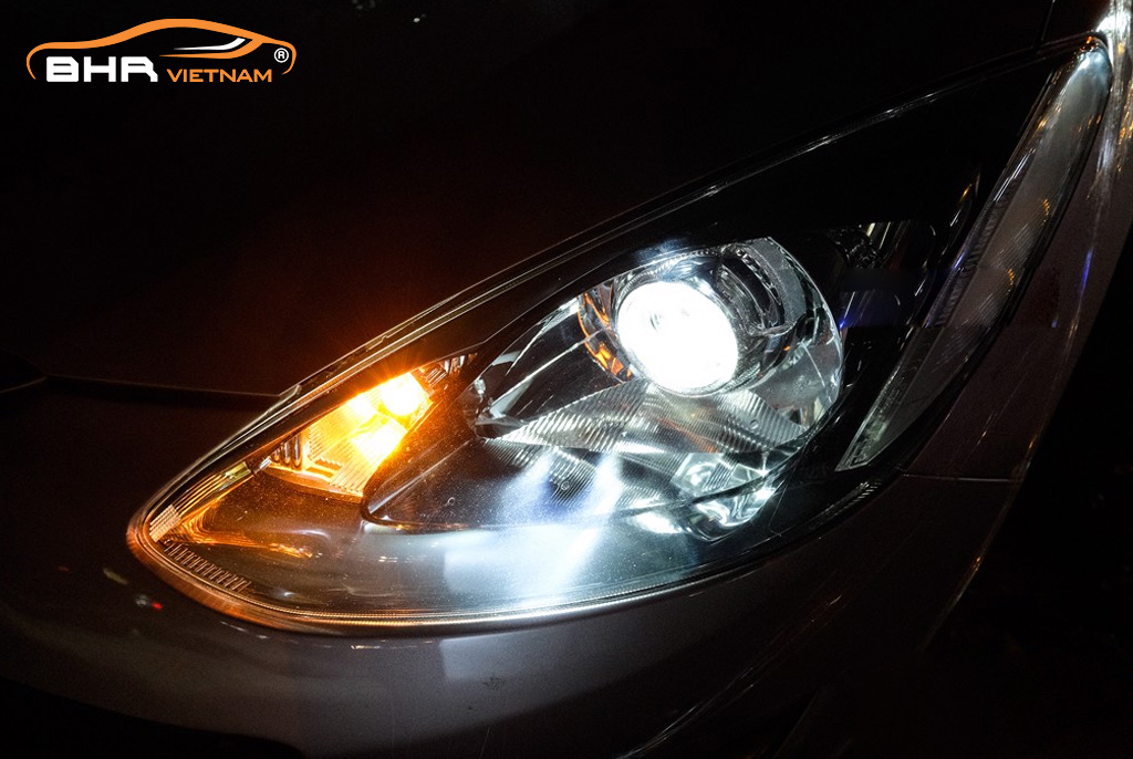 Hình ảnh lắp thực tế Đèn bi LED Zestech A5 Mazda 2