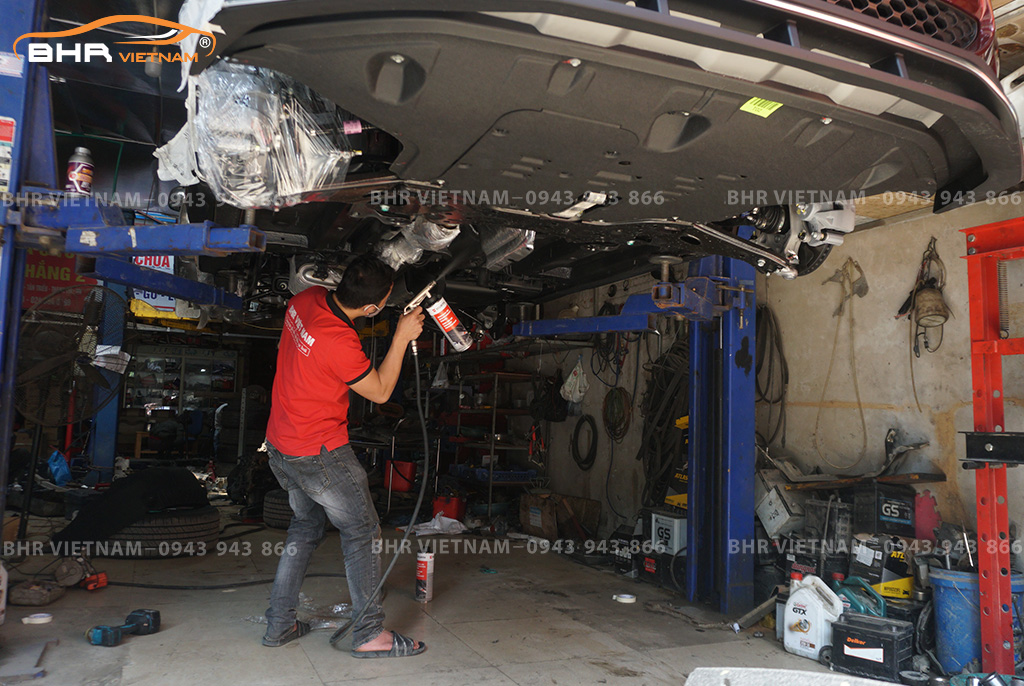 Hình ảnh thực tế Phủ gầm xe Hyundai Santafe tại xưởng BHR Việt Nam